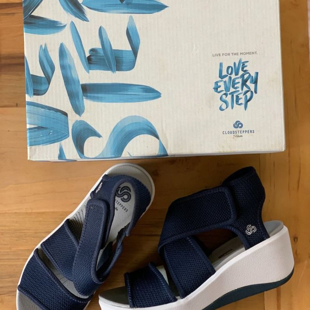RARE New in Box Cloud Steppers by Clarks Step Cali Palm Navy Sandal Wedges - Picture 3 of 12